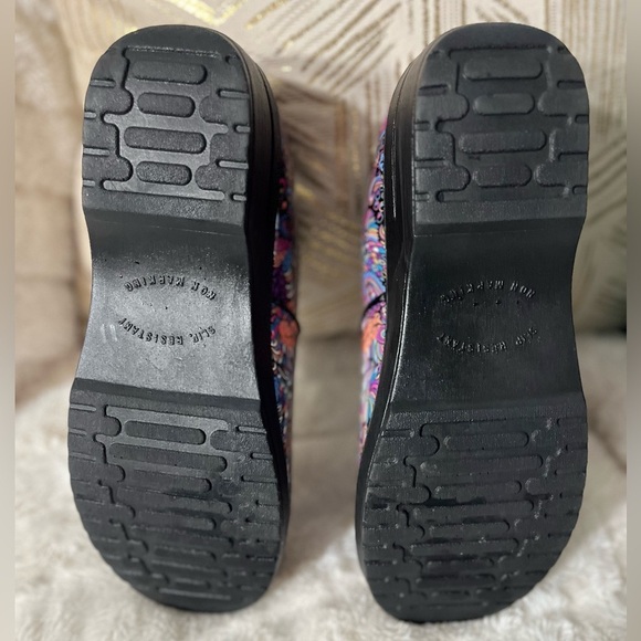 Easy Works By Easy Street Slip-On Clog - Picture 4 of 8